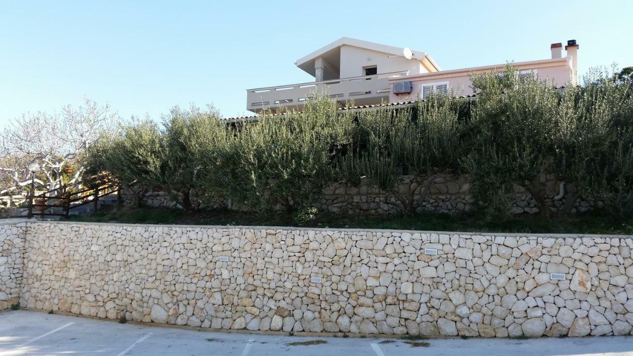 Apartments With A Parking Space Kolan, Pag - 16482 Exterior photo