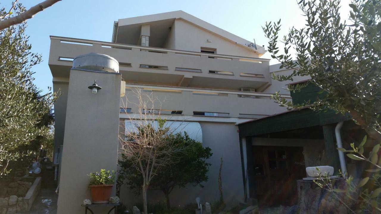 Apartments With A Parking Space Kolan, Pag - 16482 Exterior photo